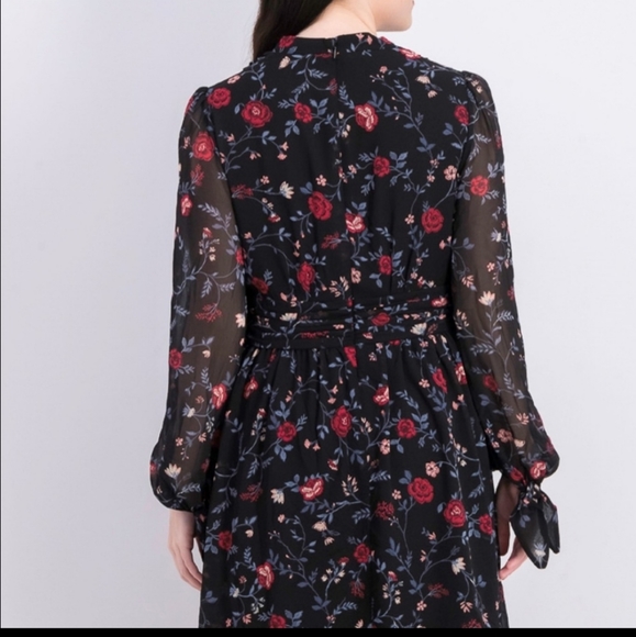 Gal Meets Glam Londyn Dress - Picture 4 of 13